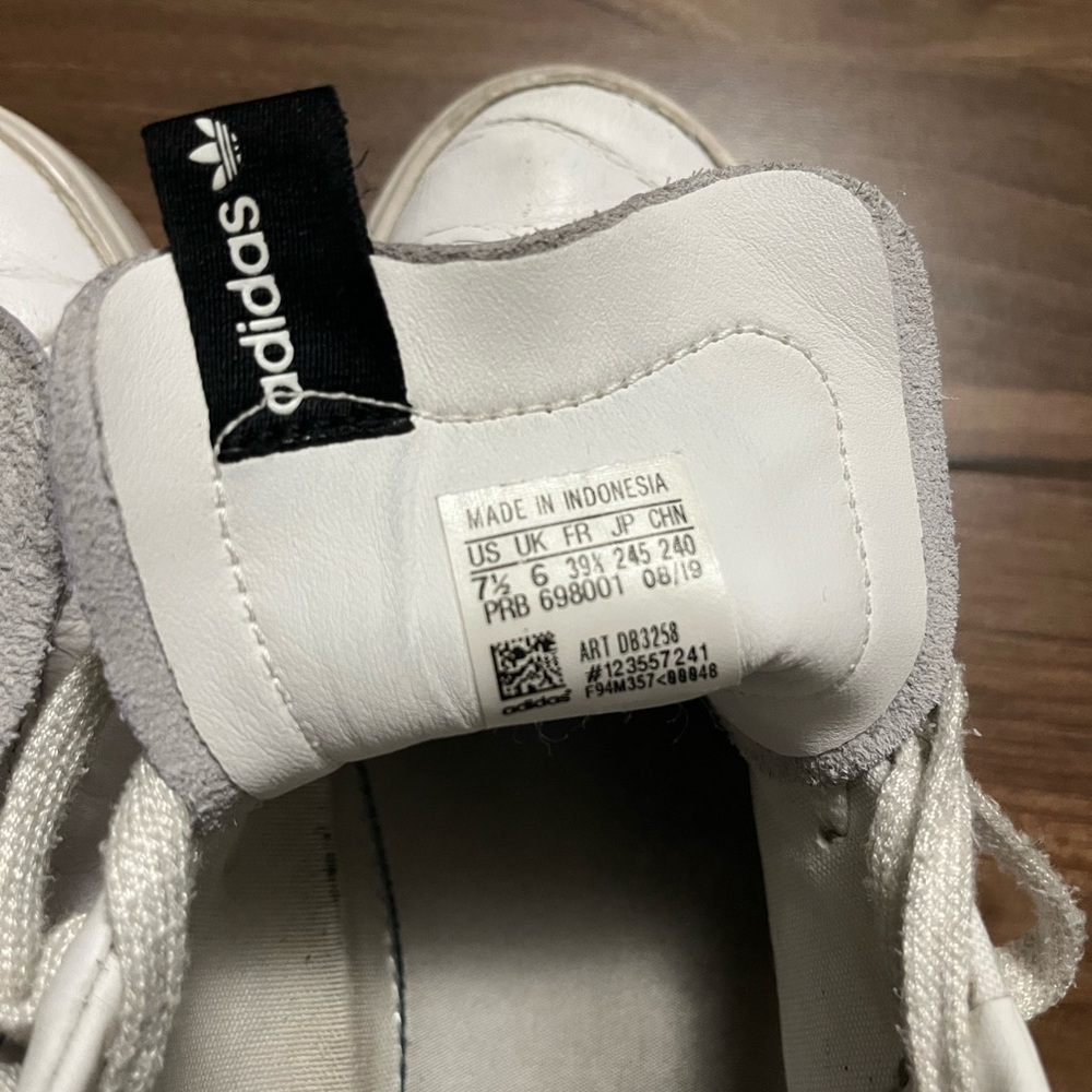 Adidas Sleek White Leather Sneakers with Gold Accent - Picture 6 of 10